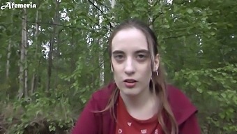 Video Pov Cu O Fată Care Face Muie Și Înghite Sperma În Pădure