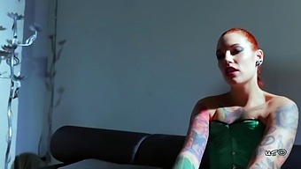 Silvia Rubi Mengajari Melissa Bermain Dengan Fetish Kaki