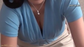 Miho Ichiki, O Adolescentă Amatoare Cu Sânii Naturali, Se Masturbează
