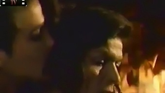 Explorează Lumea Sexului Dur Cu Milf-Ul Cu Sânii Mari În Această Scenă De Film