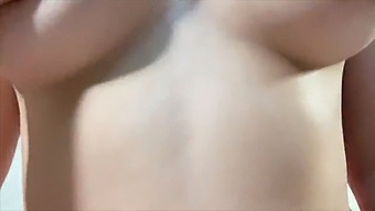 Vecina Mea Îmi Călărește Pula Până Ajunge La Orgasm