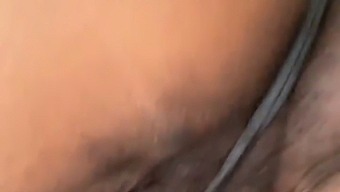 Genieße Die Natürliche Schönheit Einer Haarigen Muschi In Diesem Video