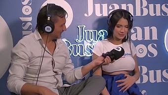 O Femeie Însărcinată Cu Sânii Mari Folosește O Mașină De Sex Pentru Plăcere | Juan Bustos Podcast