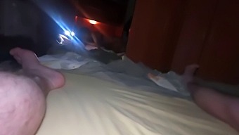 Fundul Surorii Vitrege Este Mâncat Și Futut Într-Un Videoclip De Casă